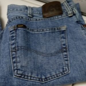 Men's Lee relaxed fit jeans.           Size 36x34